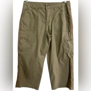 Danskin Now Khaki Capri Cargo Pants, Size 4/6